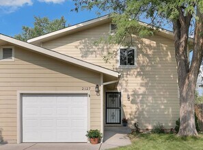 Building Photo - 2125 Broadmoor Rd Cir