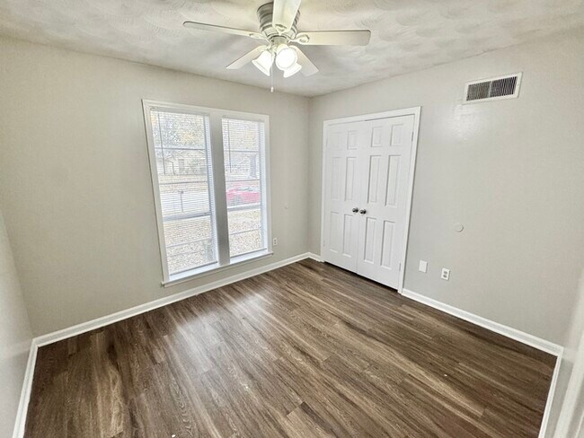 Building Photo - 5334 Craigmont Dr