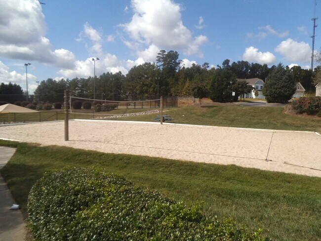 Building Photo - 4 Bedroom Home in desirable Grove Park Com...