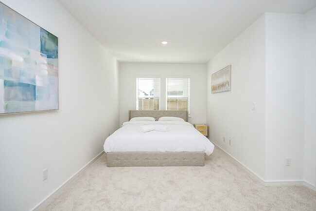 Building Photo - 2204 Via Laura Ln
