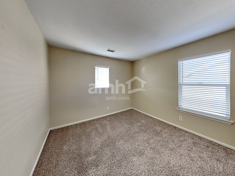 Building Photo - 5568 Joplin St
