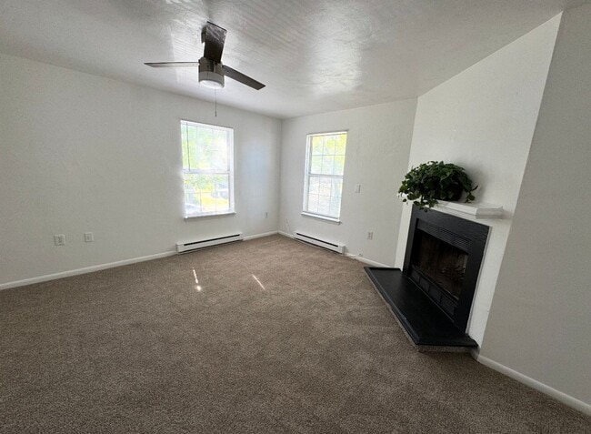 Building Photo - Updated 2nd Floor Duplex, blocks from beach