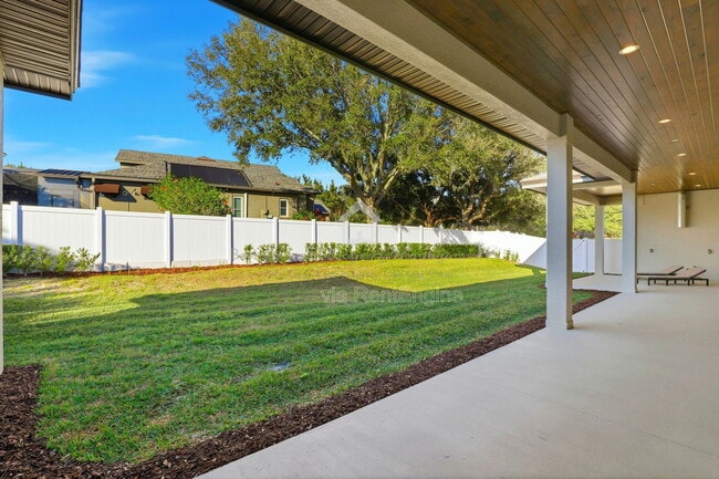 Building Photo - 705 Largovista Dr