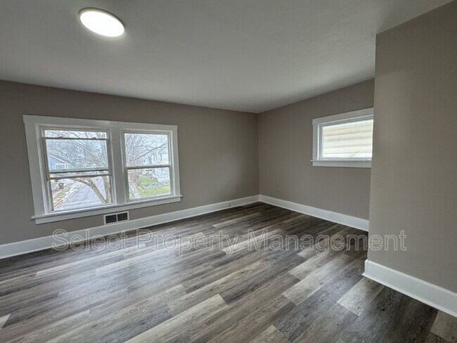 Building Photo - 2927 Hoagland Ave