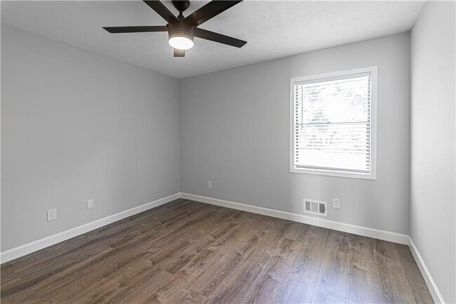 Building Photo - 986 Bramwell Ln