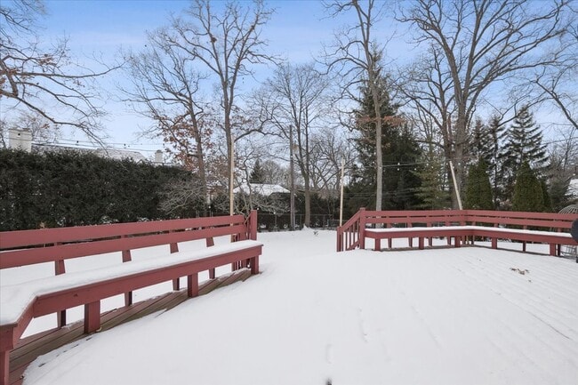 Building Photo - 825 Highview Terrace