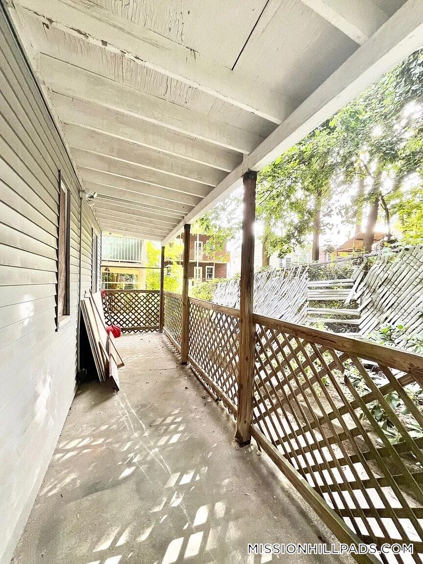 Building Photo - 10 Bucknam St