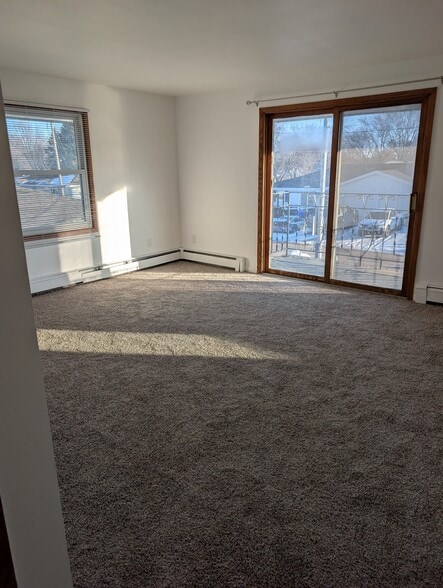 Living room - 2315 E Peter St