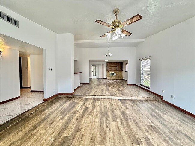 Building Photo - 7111 El Sereno Dr