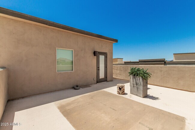Building Photo - 7508 E Via De Luna Dr