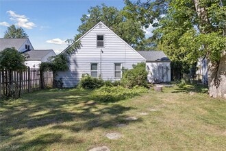 Building Photo - 443 Fairway Blvd