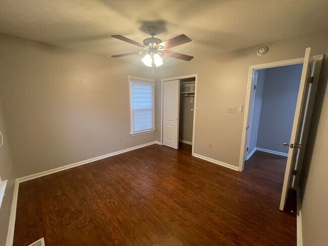 Building Photo - Beautiful home in Riverwalk