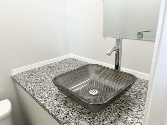 Building Photo - 1120 Hoefgen St