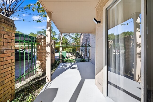 Building Photo - 3770 Lovers Wood Ln