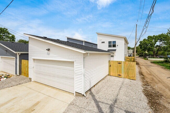 Building Photo - 1441 Merrimac Ave
