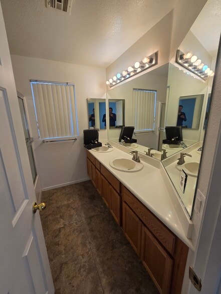 Master Bath - 9579 Camelback Peak Ct