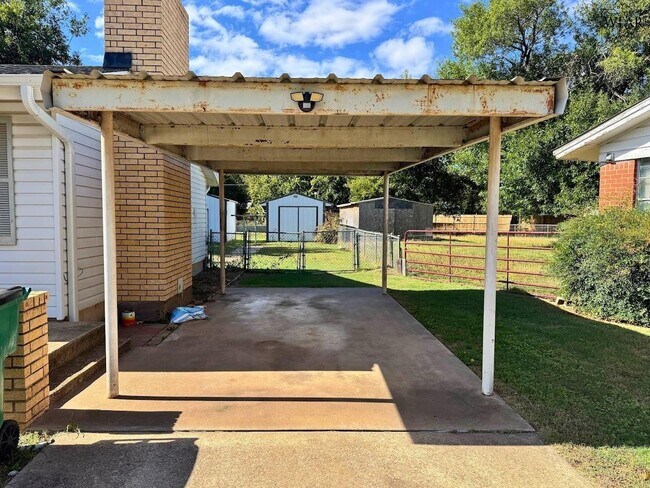 Building Photo - 405 Vaughn St