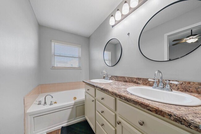 Building Photo - 5512 Meadow Passage Dr