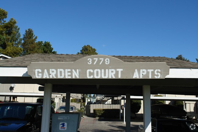 Building Photo - Garden Court Apartments