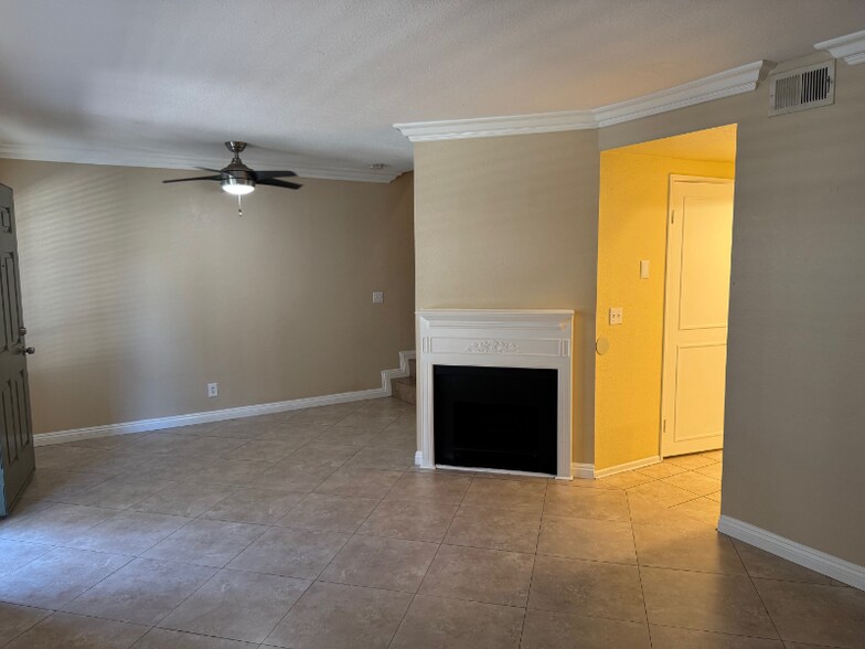 Building Photo - 8167 Vineyard Ave