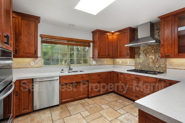 Building Photo - 4000 James Dr