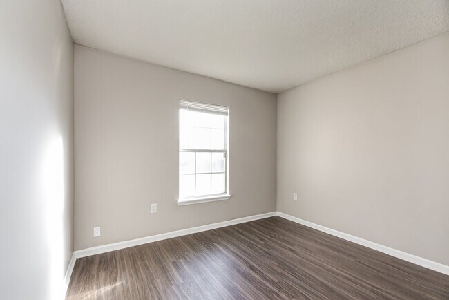 Building Photo - 7899 Cherry Blossom Dr N