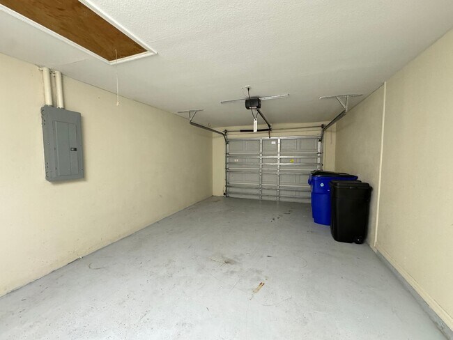 Building Photo - Lovely, Spacious 2 Bedroom, 2 Bathroom Home in Sebring!!