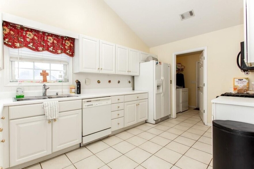 Building Photo - 6229 Huckleberry Ridge