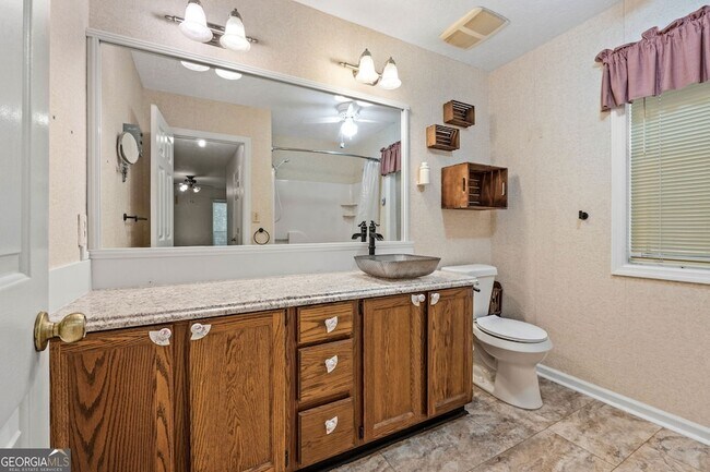 Building Photo - 127 Circle H Dr