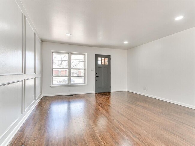 Building Photo - 1202 Windsor Way