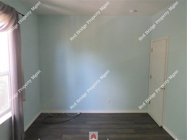 Building Photo - 18385 SW Swanstrom Dr