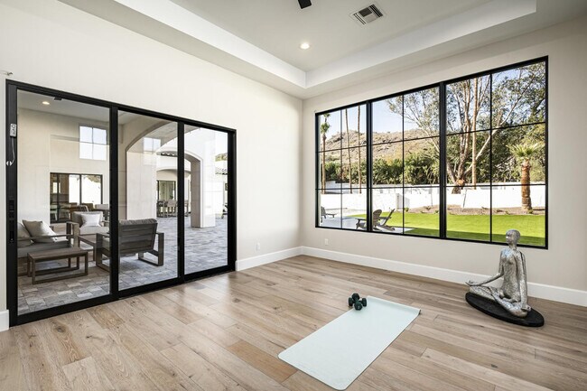 Building Photo - 6500 E Cactus Wren Rd