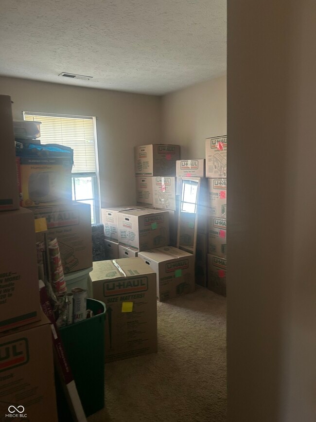 Building Photo - 720 Bluff Creek Dr