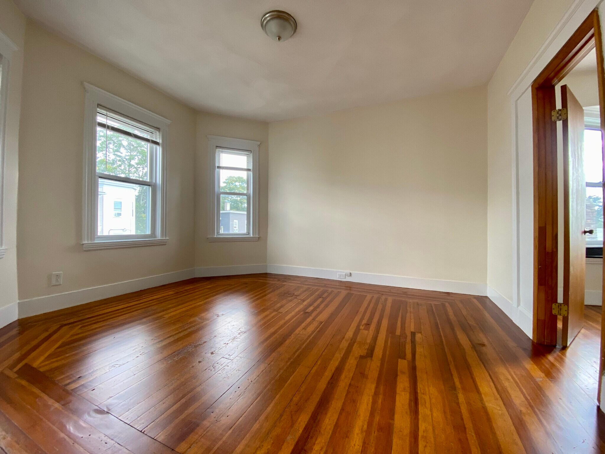 Building Photo - 10 Belknap St
