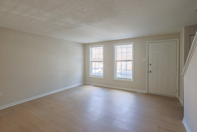 Building Photo - Beautiful 3 Bedroom Home with 2.5 Bathrooms
