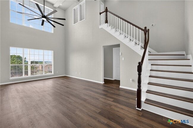 Building Photo - 1810 Mesa Oaks Cir