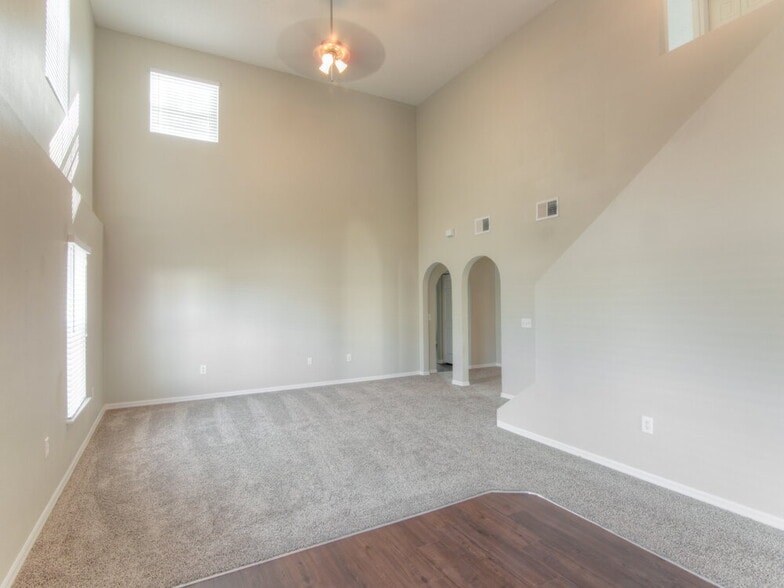 Building Photo - 3667 Queens Cove Blvd