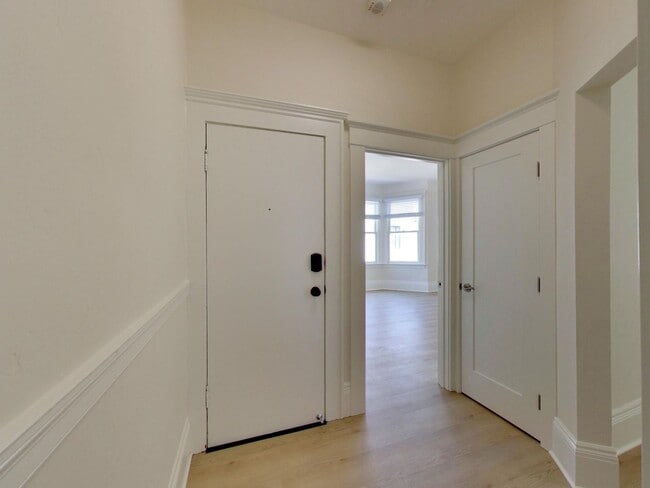 Building Photo - 1367 Grant Ave