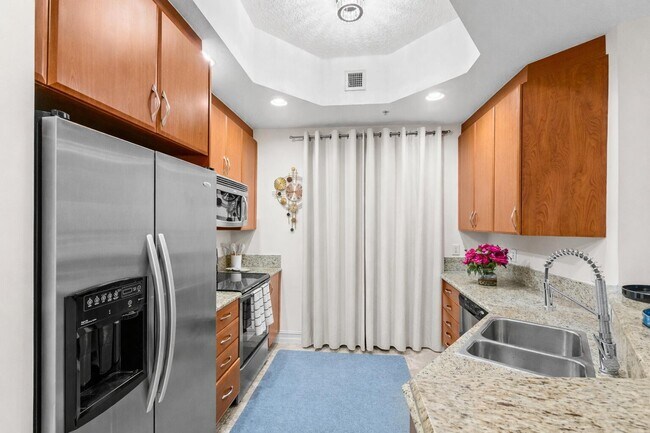 Building Photo - 701 S Olive Ave