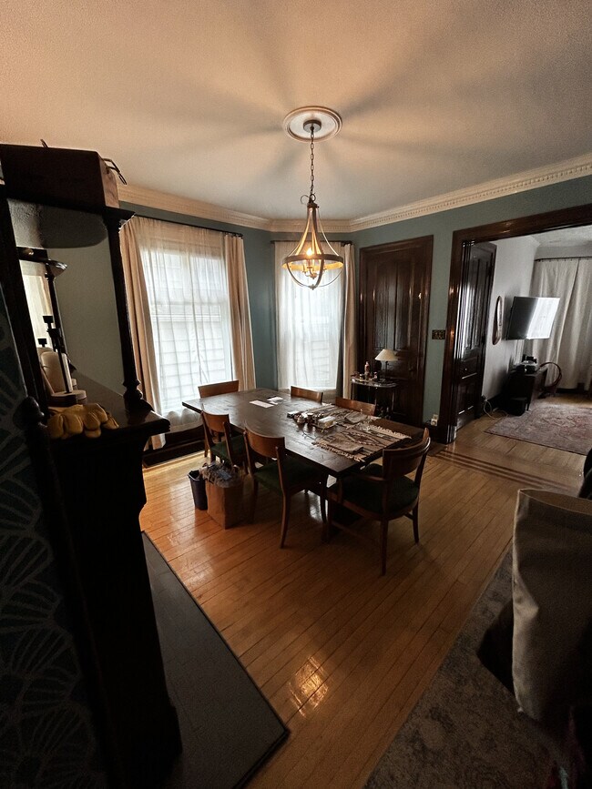 Building Photo - 1754 N Astor St