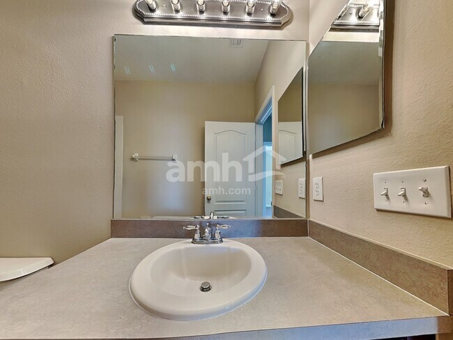 Building Photo - 1307 Gentilly Ln