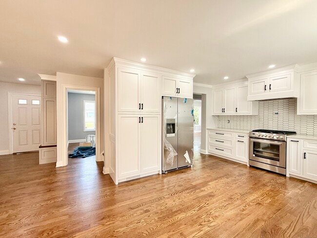 Building Photo - 40 E Pasadena Pl
