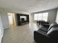 Building Photo - Updated 1 Bedroom 1 Bath Condo - Steps from Fort Lauderdale Beach!