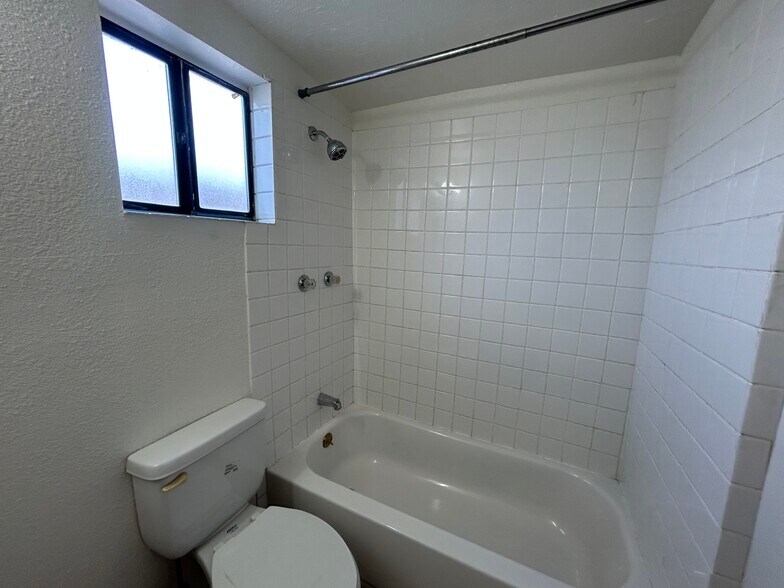 Building Photo - 3062 N 42nd Ave