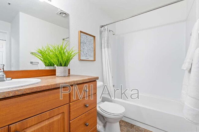 Building Photo - 19230 Forest Park Dr NE