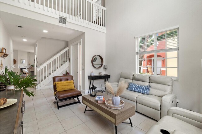 Building Photo - 5343 SW 40th Ave