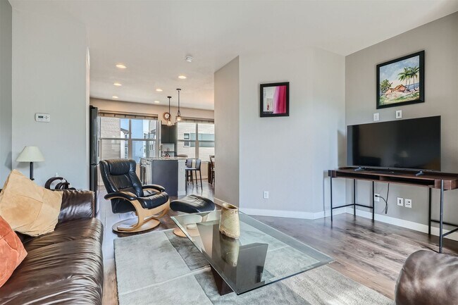 Building Photo - Modern 2 BDR Townhome in Broomfield
