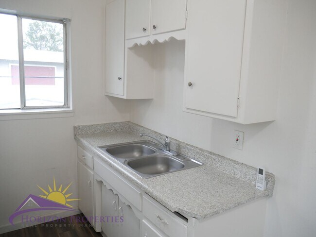 Building Photo - Cozy 1 Bed 1 Bath 700sqft Fourplex in Nort...