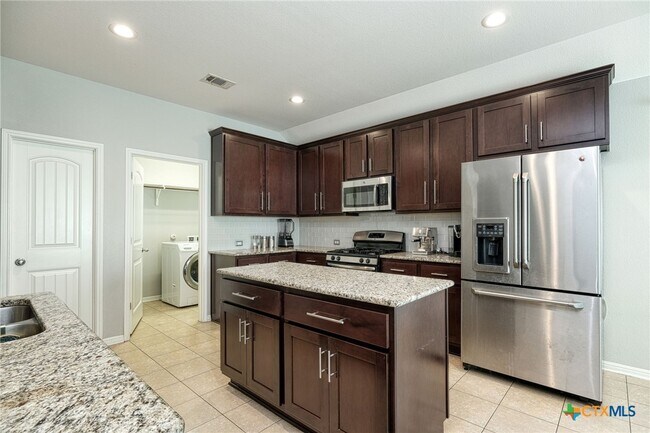 Building Photo - 4362 Green Tree Dr