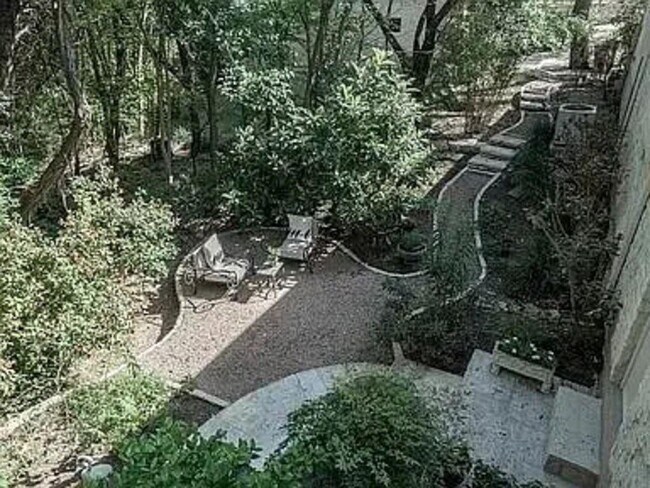 Building Photo - 5607 Courtyard Dr